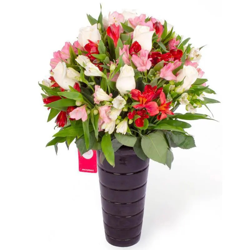 Angel-arreglo floral con rosas y astromelias blancas