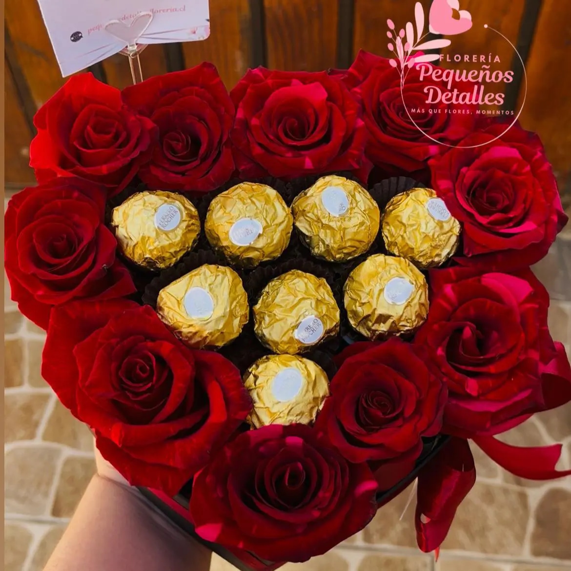 Box Amor - caja de corazón con rosas y 8 bombones ferrero r