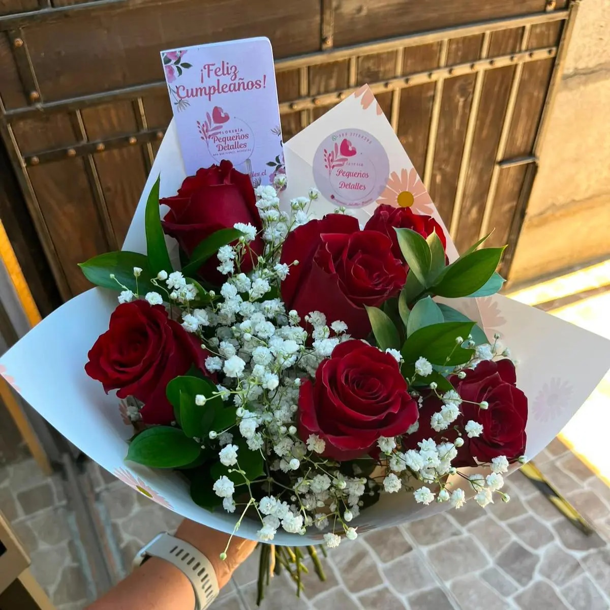 CAMILA - RAMO DE 6 ROSAS