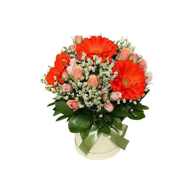Mariana en sombrerero naranjo - Arreglo floral con gerberas naranjo, minirosas y limonium