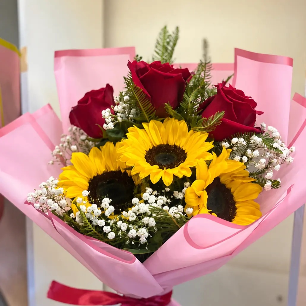 Ramo girasol y rosas